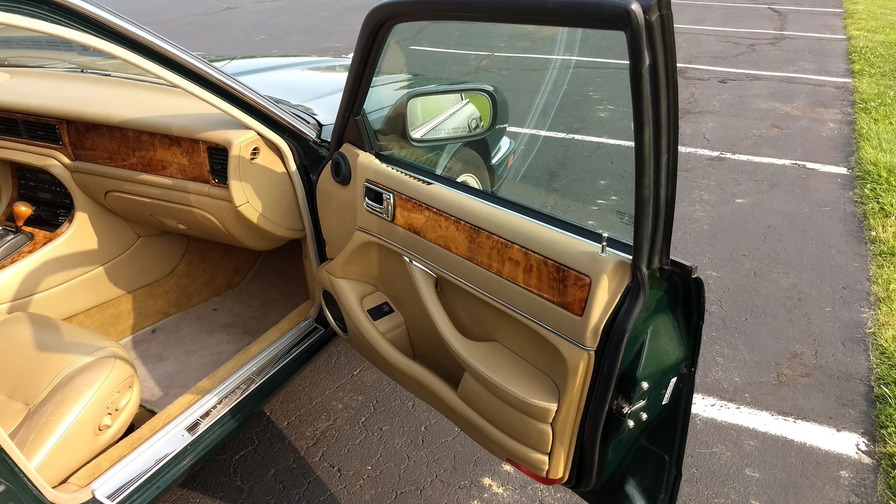 1997 Jaguar X306 XJR - Image 18 of 31