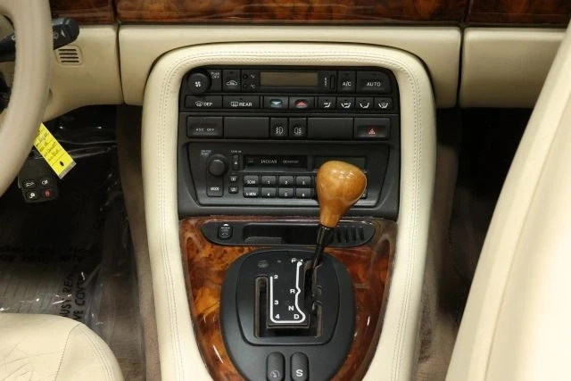 1997 Jaguar X100 XK8 - Image 7 of 12