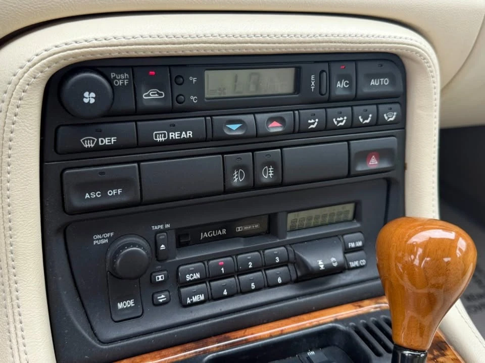 1997 Jaguar X100 XK8 - Image 17 of 20