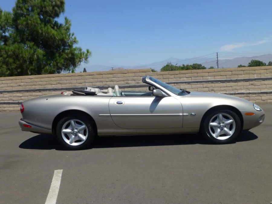 1997 Jaguar X100 XK8 - Image 2 of 4
