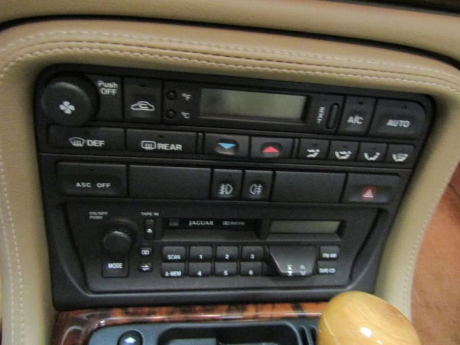 1997 Jaguar X100 XK8 - Image 6 of 12