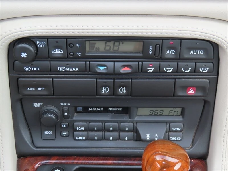 1997 Jaguar X100 XK8 - Image 28 of 31
