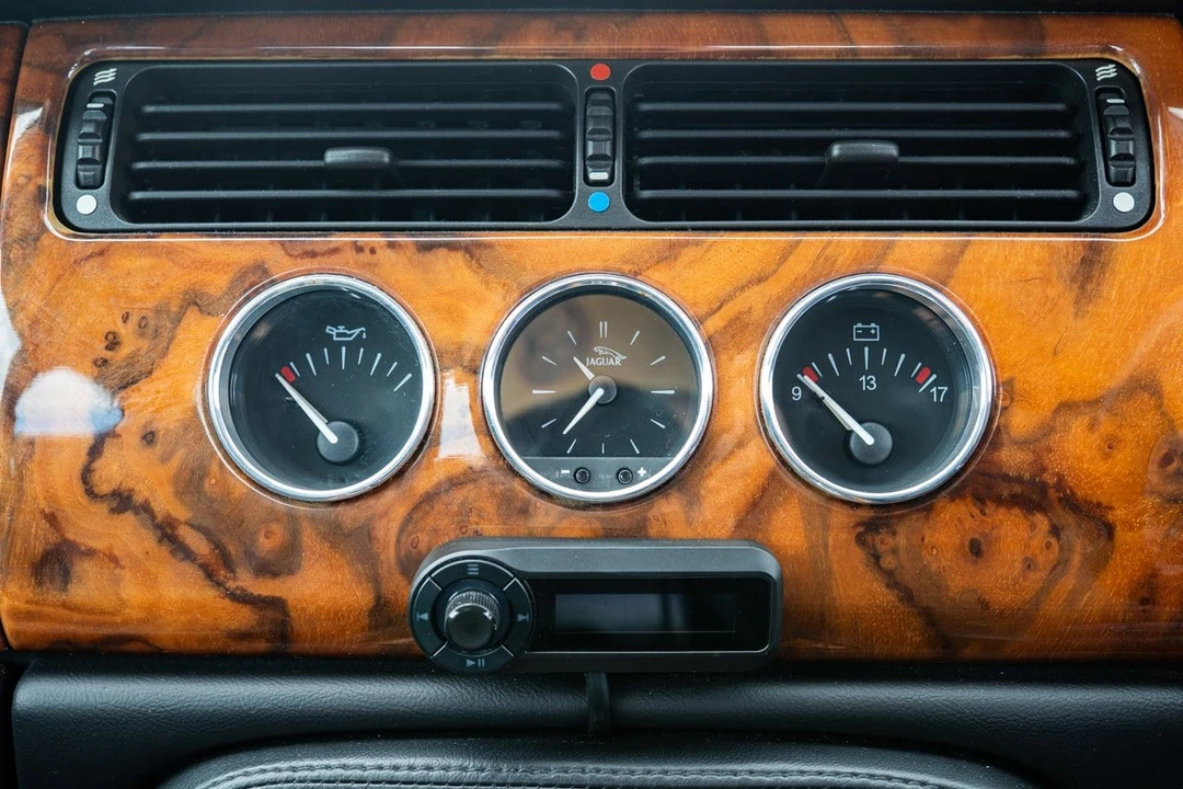 1997 Jaguar X100 XK8 - Image 12 of 30