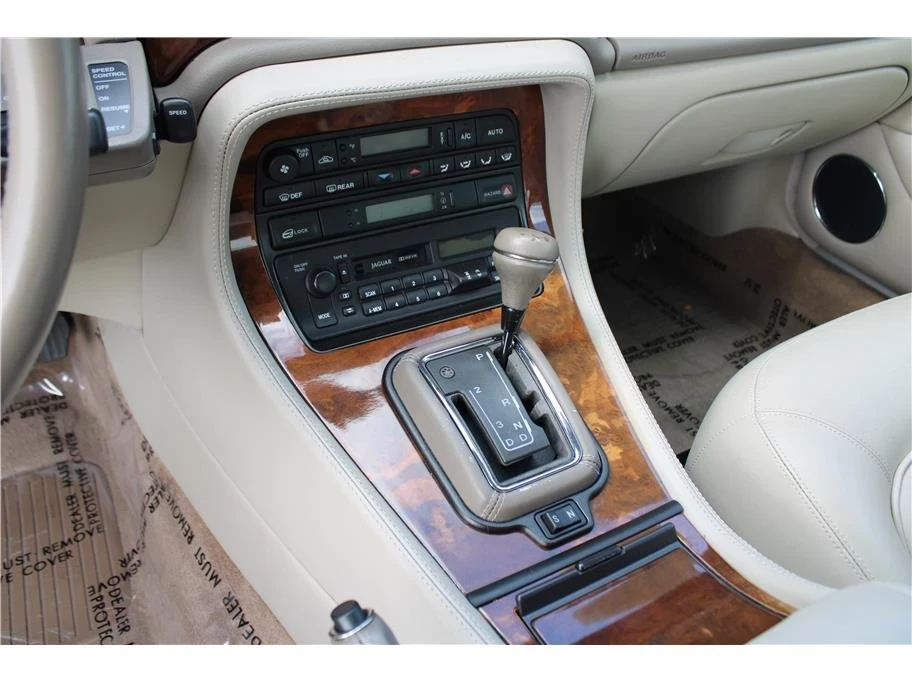 1997 Jaguar X300 XJ - Image 10 of 20