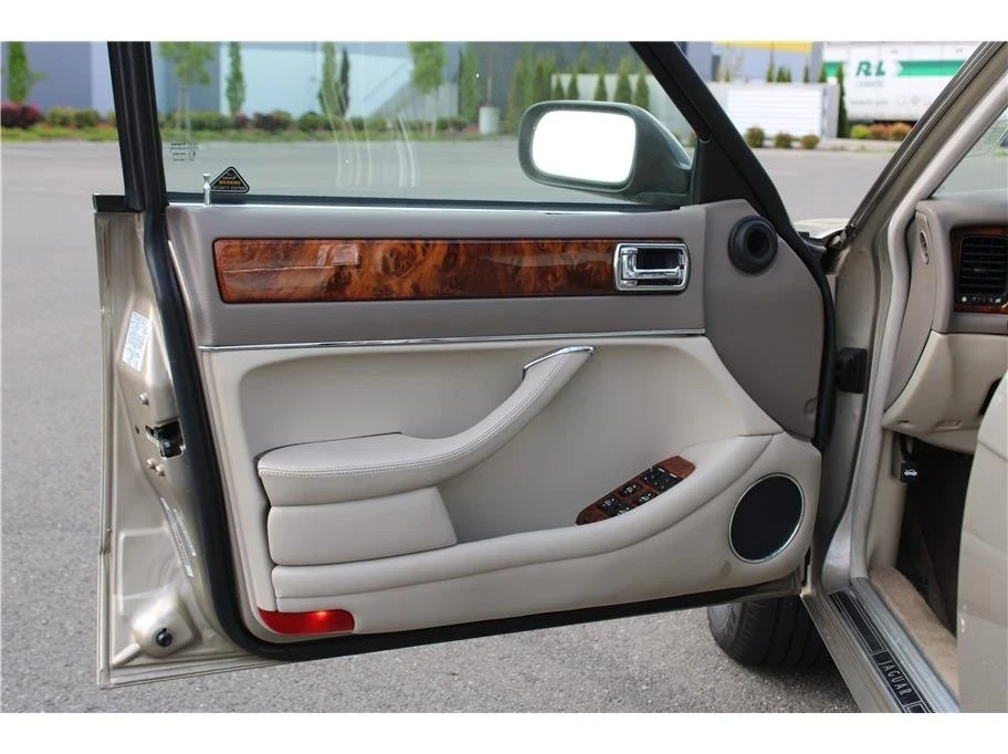 1997 Jaguar X300 XJ - Image 6 of 20
