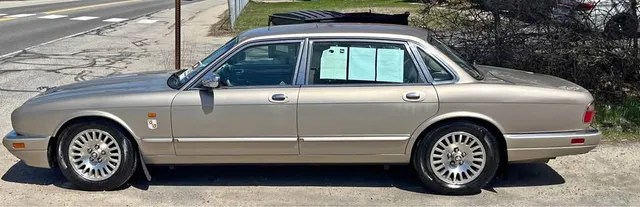 1997 Jaguar XJ Vanden Plas Sedan