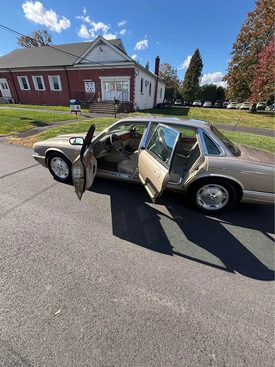 1997 Jaguar X300 XJ - Image 2 of 9