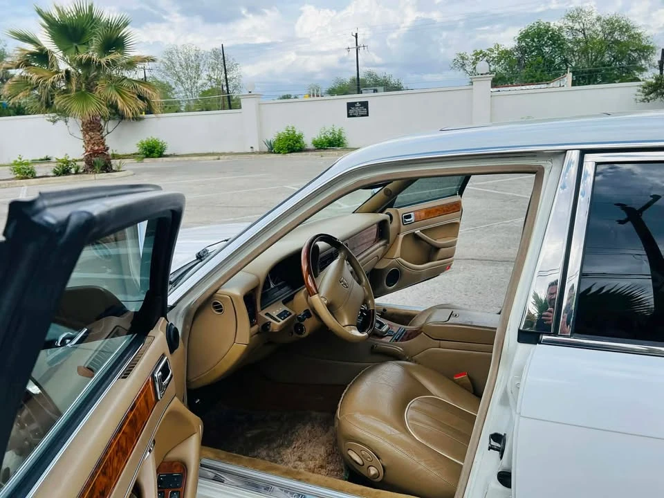 1997 Jaguar X300 XJ - Image 12 of 20
