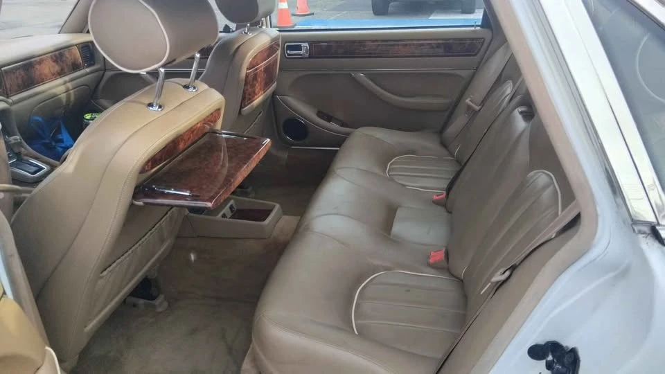 1997 Jaguar X300 XJ - Image 10 of 14