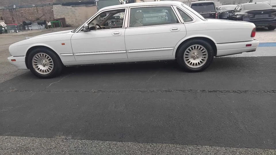 1997 Jaguar X300 XJ - Image 4 of 14