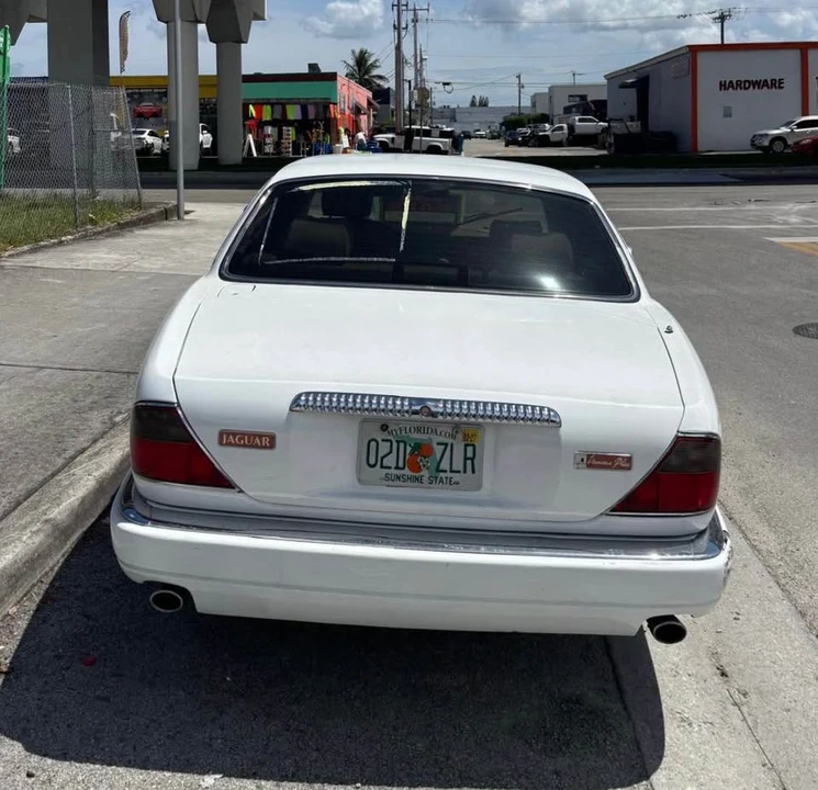 1997 Jaguar X300 XJ - Image 4 of 11