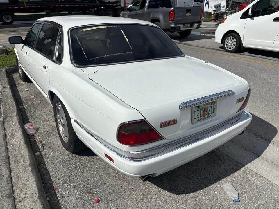 1997 Jaguar X300 XJ - Image 3 of 11