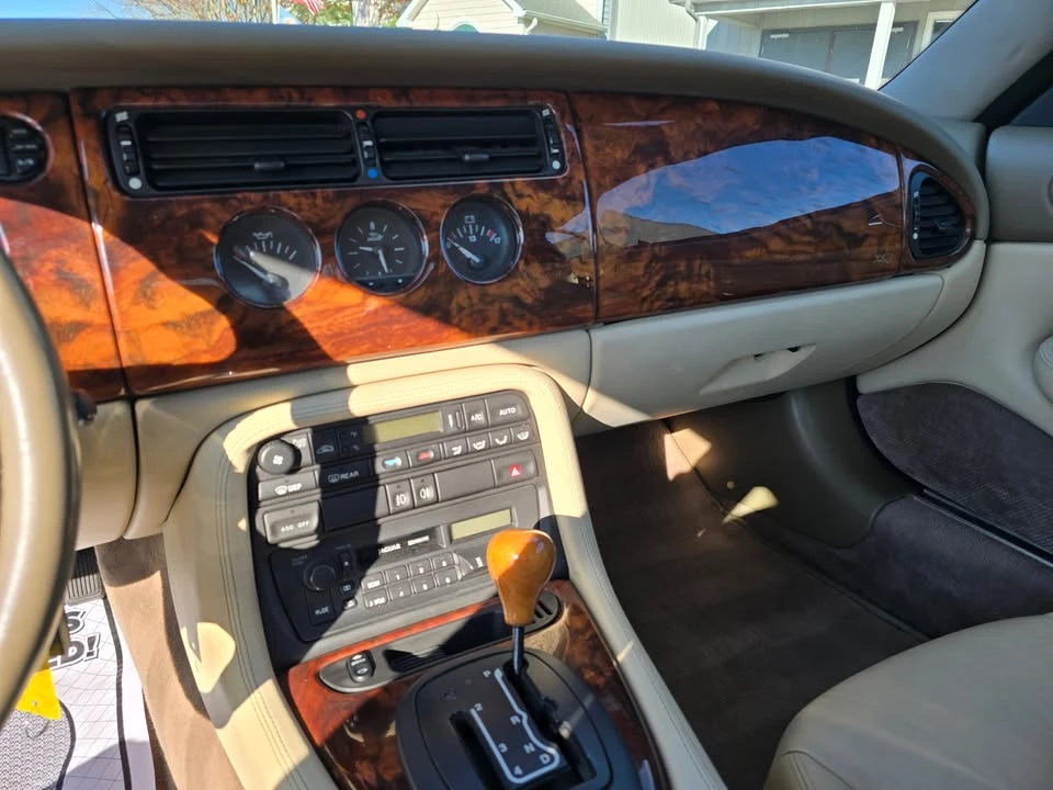 1997 Jaguar X100 XK8 - Image 10 of 18