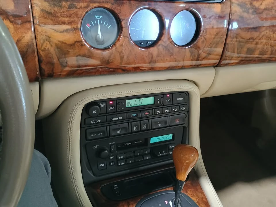 1997 Jaguar X100 XK8 - Image 14 of 20
