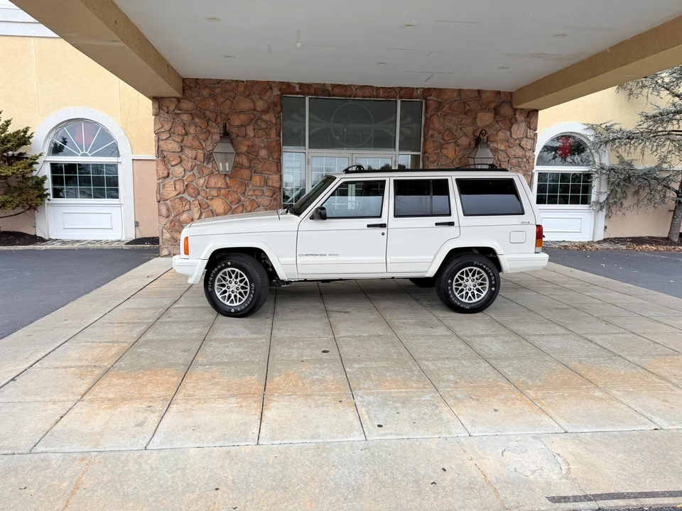 1997 Jeep XJ Cherokee - Image 8 of 31