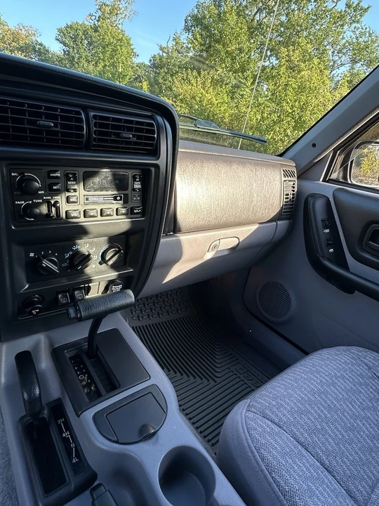 1997 Jeep XJ Cherokee - Image 10 of 21