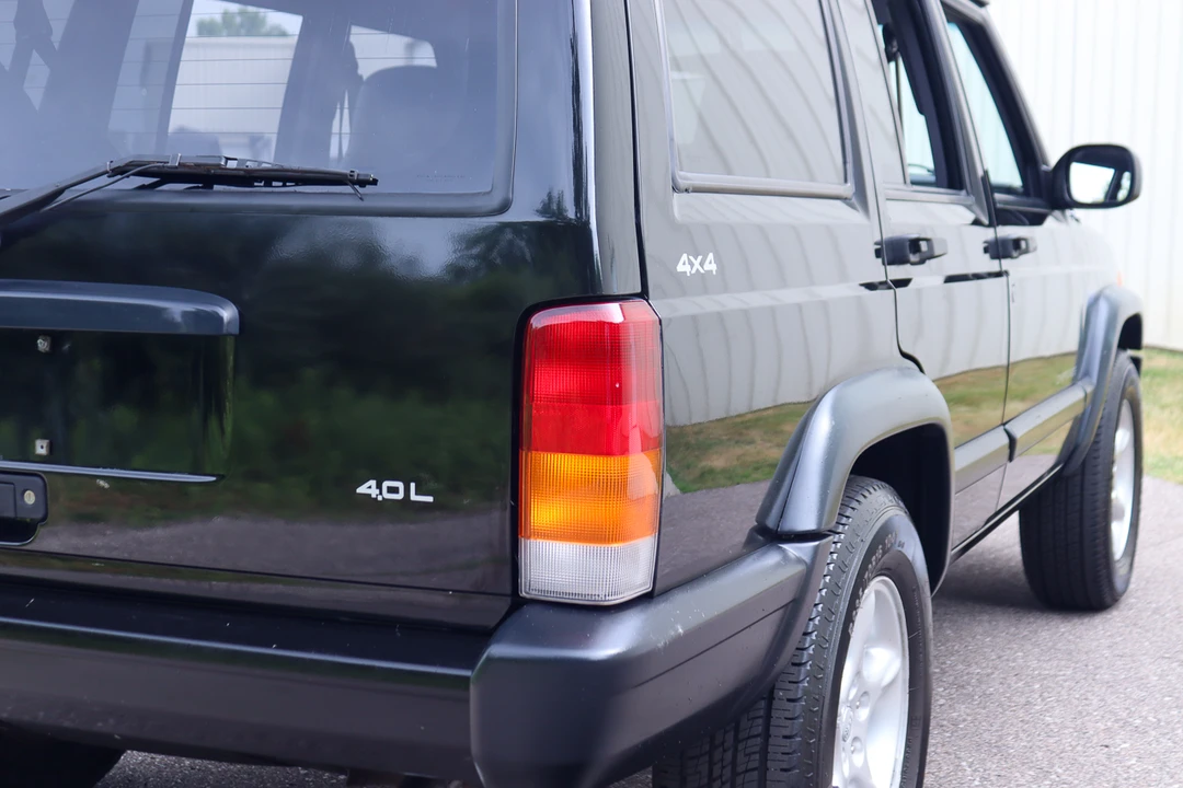 1997 Jeep XJ Cherokee - Image 15 of 31