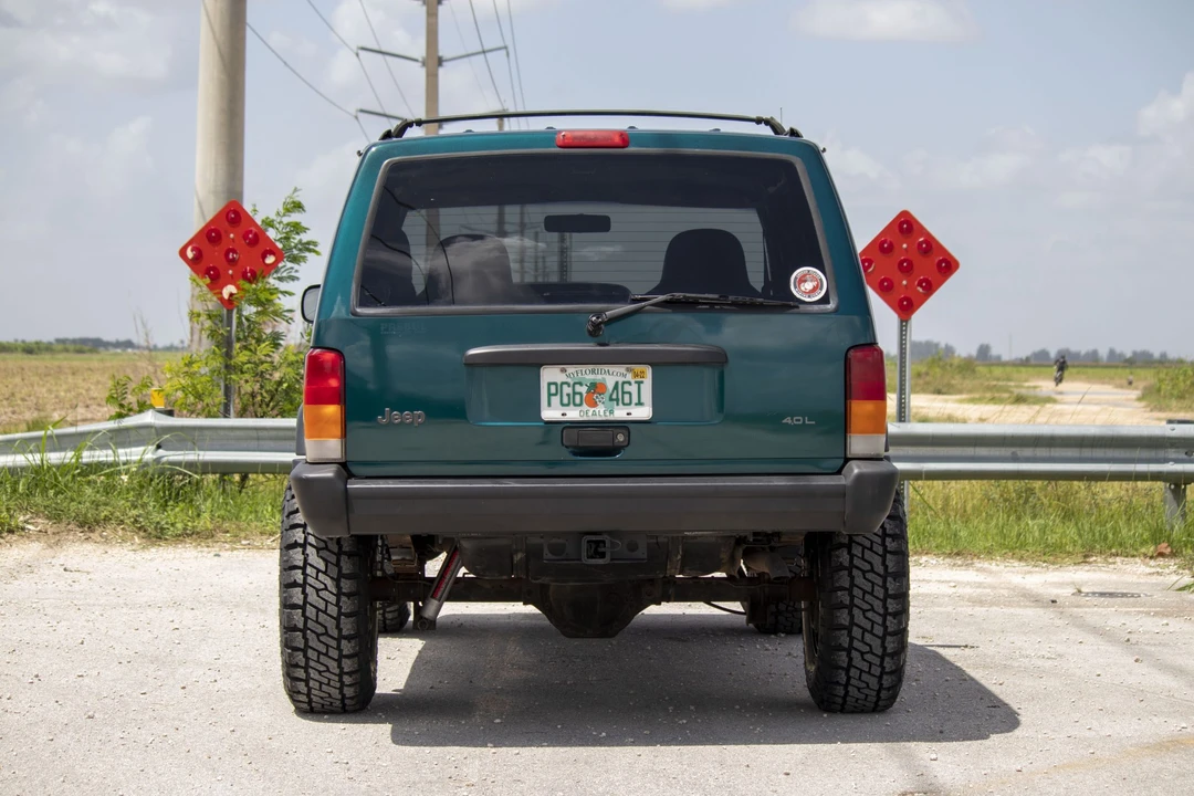 1997 Jeep XJ Cherokee - Image 15 of 31