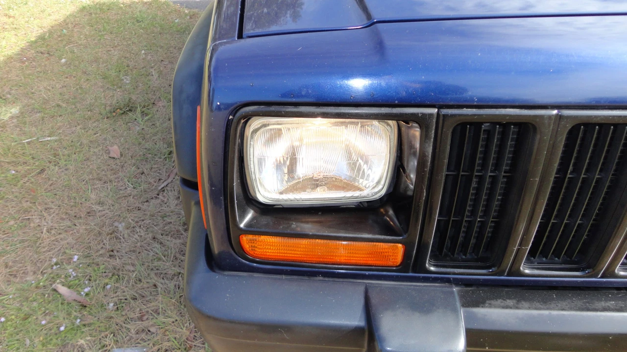 1997 Jeep XJ Cherokee - Image 15 of 31