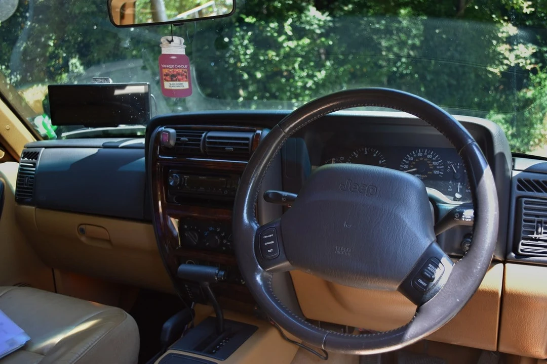 1997 Jeep XJ Cherokee - Image 15 of 30