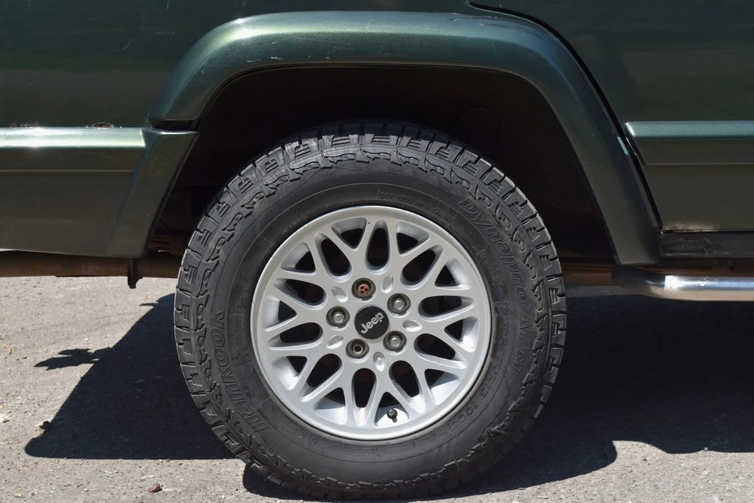 1997 Jeep XJ Cherokee - Image 10 of 30