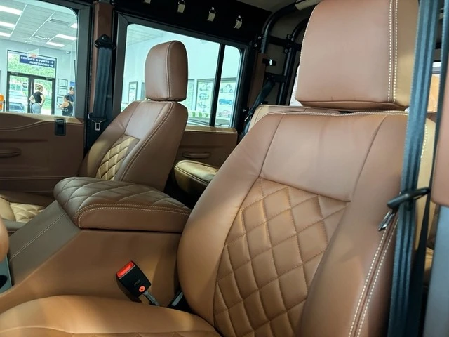 1997 Land Rover Defender 110 - Image 5 of 21