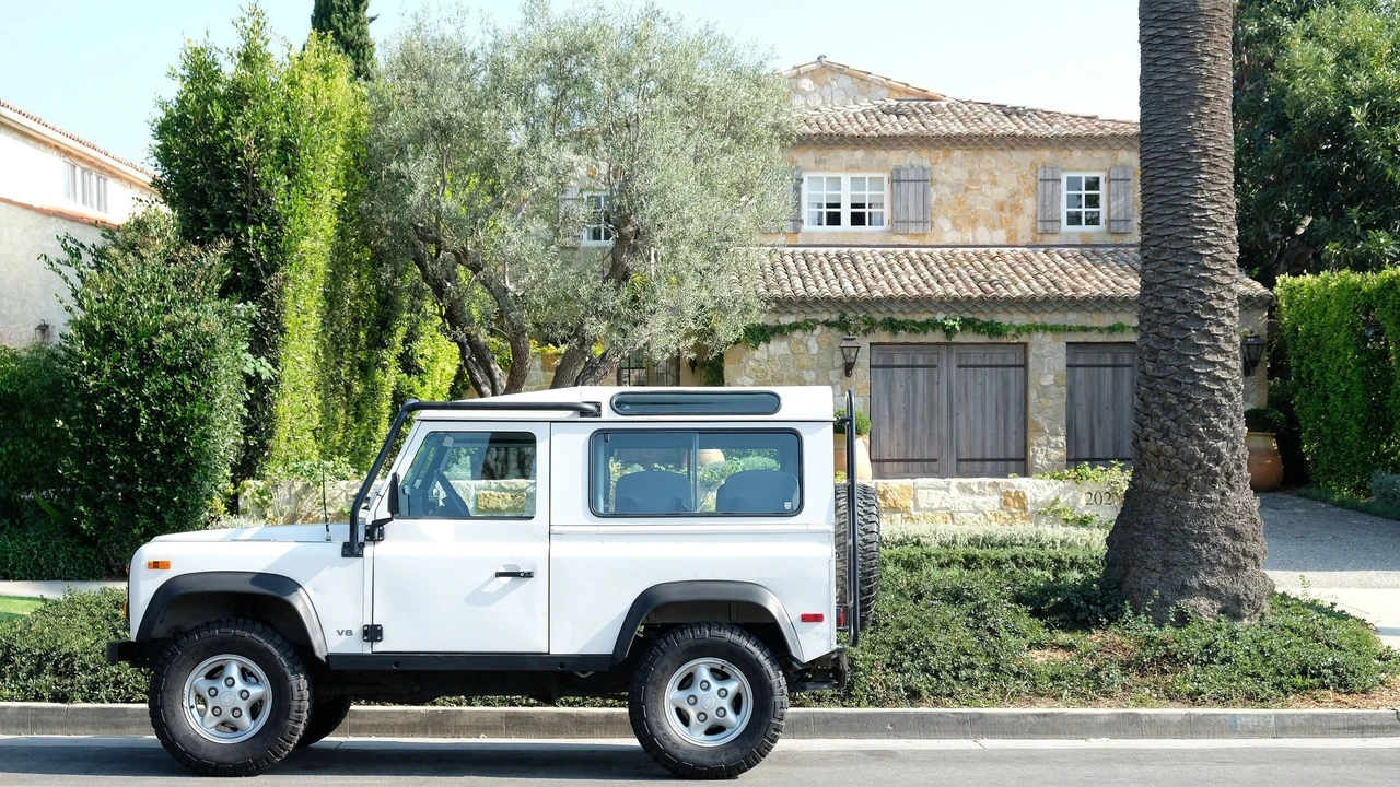 1997 Land Rover Defender 90 - Image 2 of 31