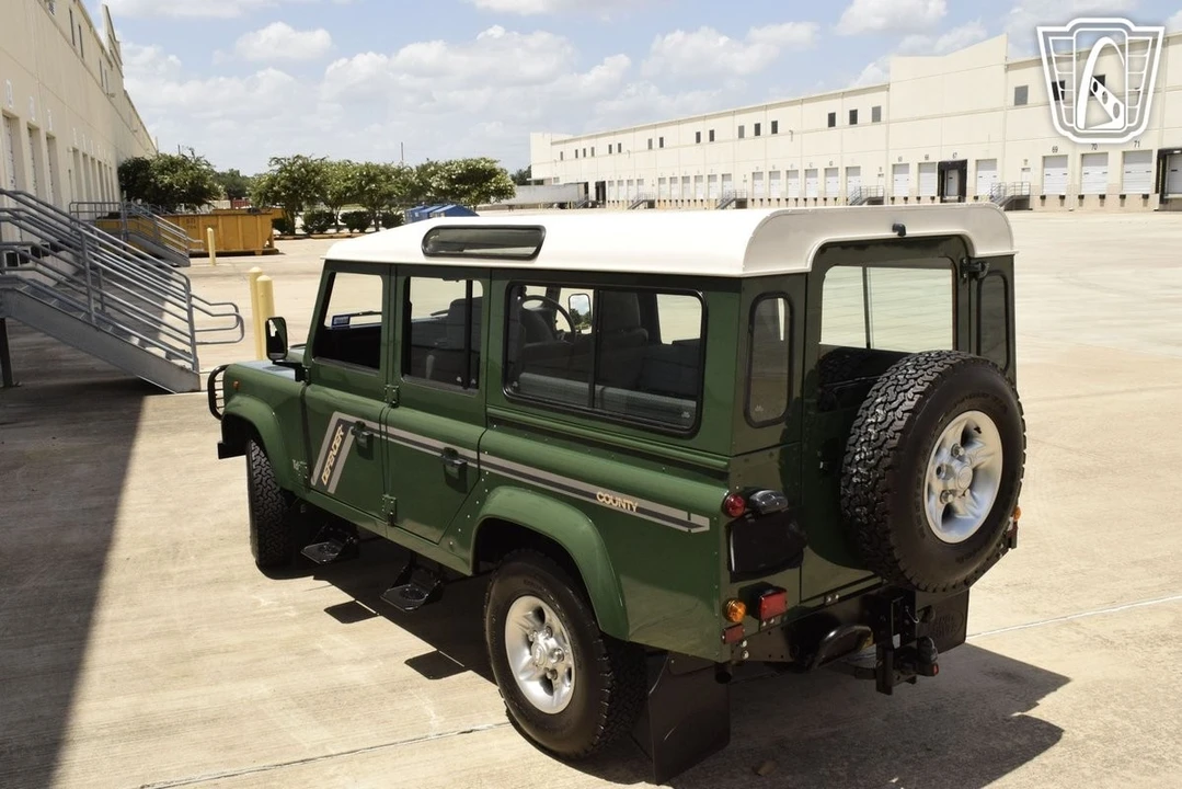 1997 Land Rover Defender 110 - Image 7 of 21