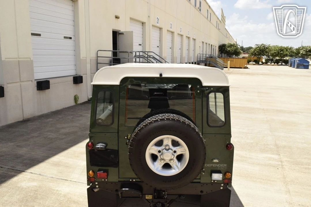 1997 Land Rover Defender 110 - Image 10 of 21