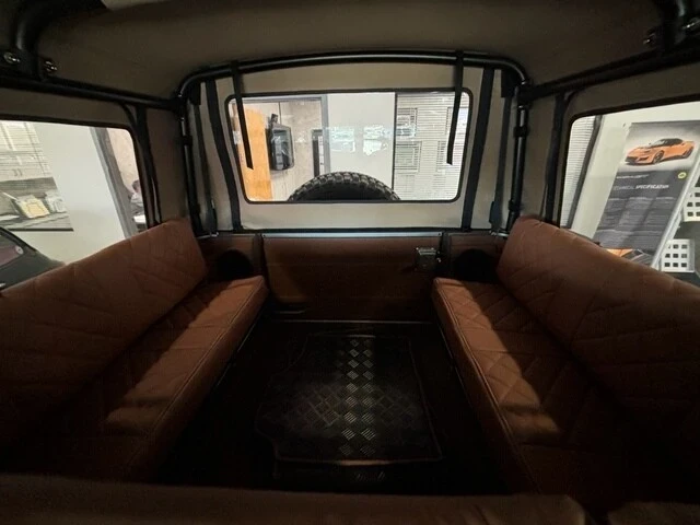1997 Land Rover Defender 110 - Image 8 of 12