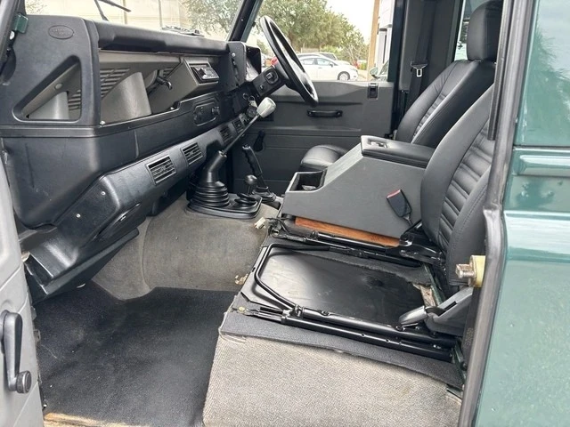 1997 Land Rover Defender 90 - Image 7 of 12