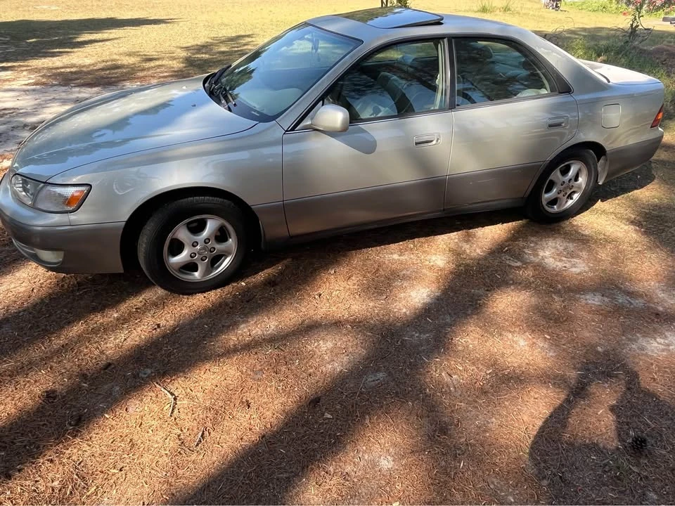 1997 Lexus ES 3rd Gen - Image 2 of 10