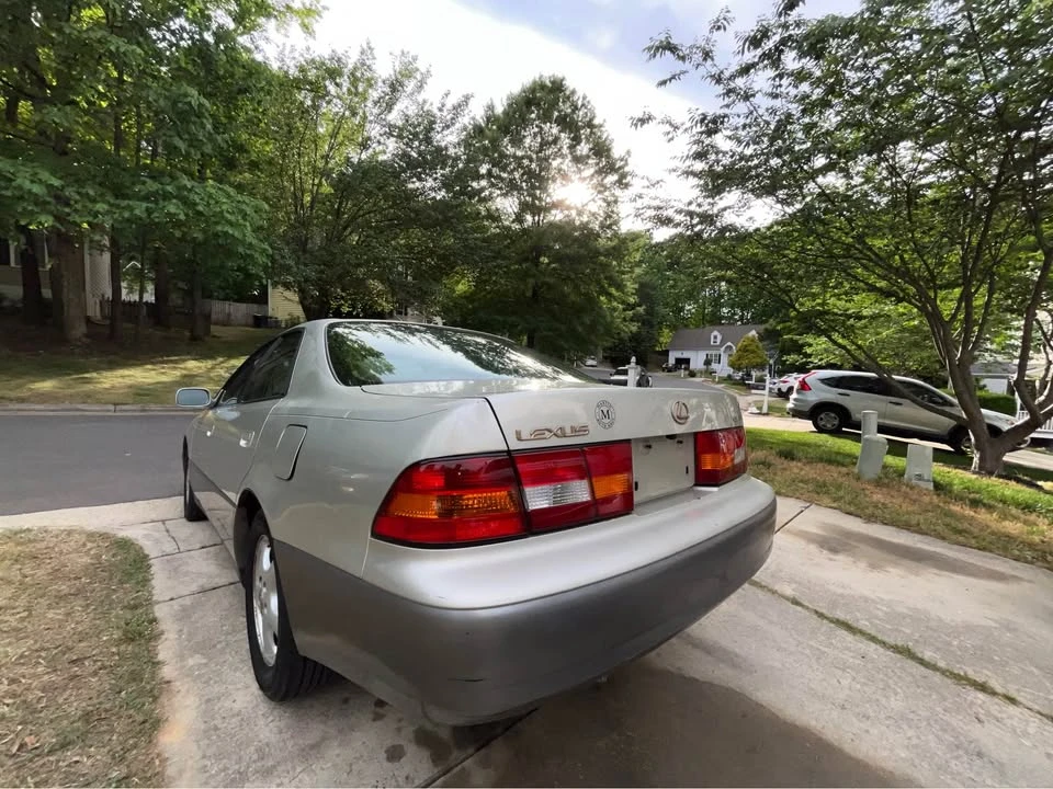 1997 Lexus ES 3rd Gen - Image 9 of 9