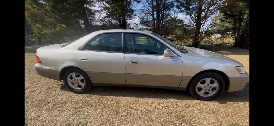 1997 Lexus ES 3rd Gen - Image 3 of 9