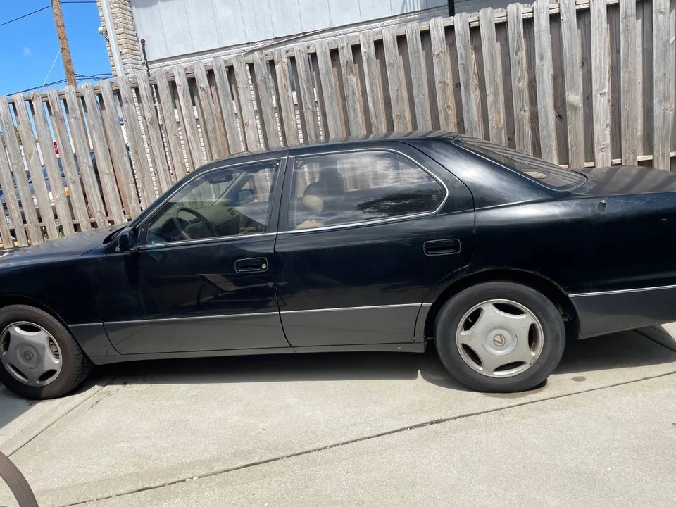1997 Lexus LS 2nd Gen - Image 11 of 12