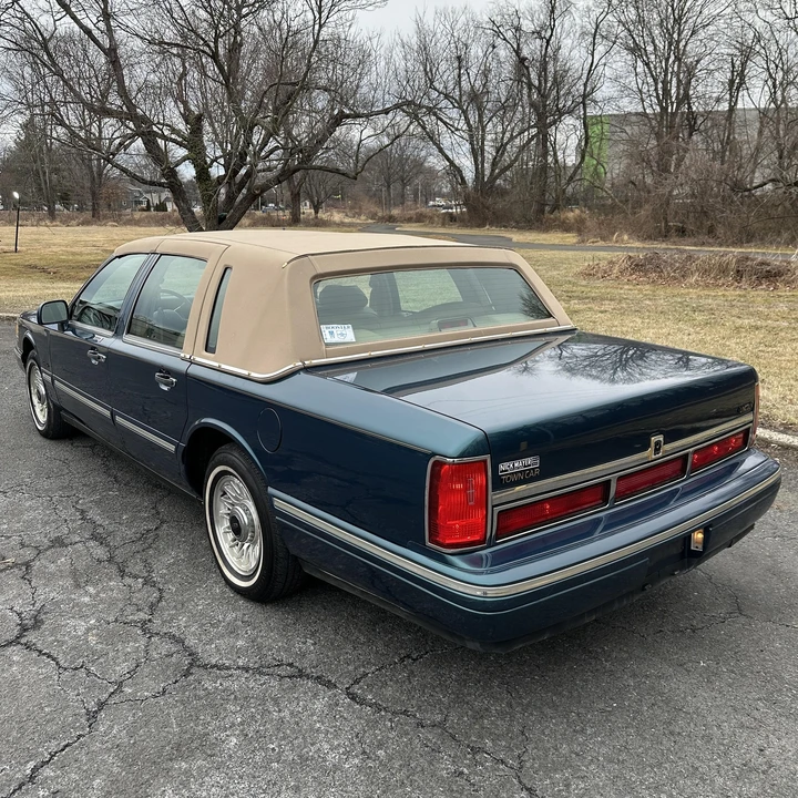 1997 Lincoln Town Car - Image 7 of 12