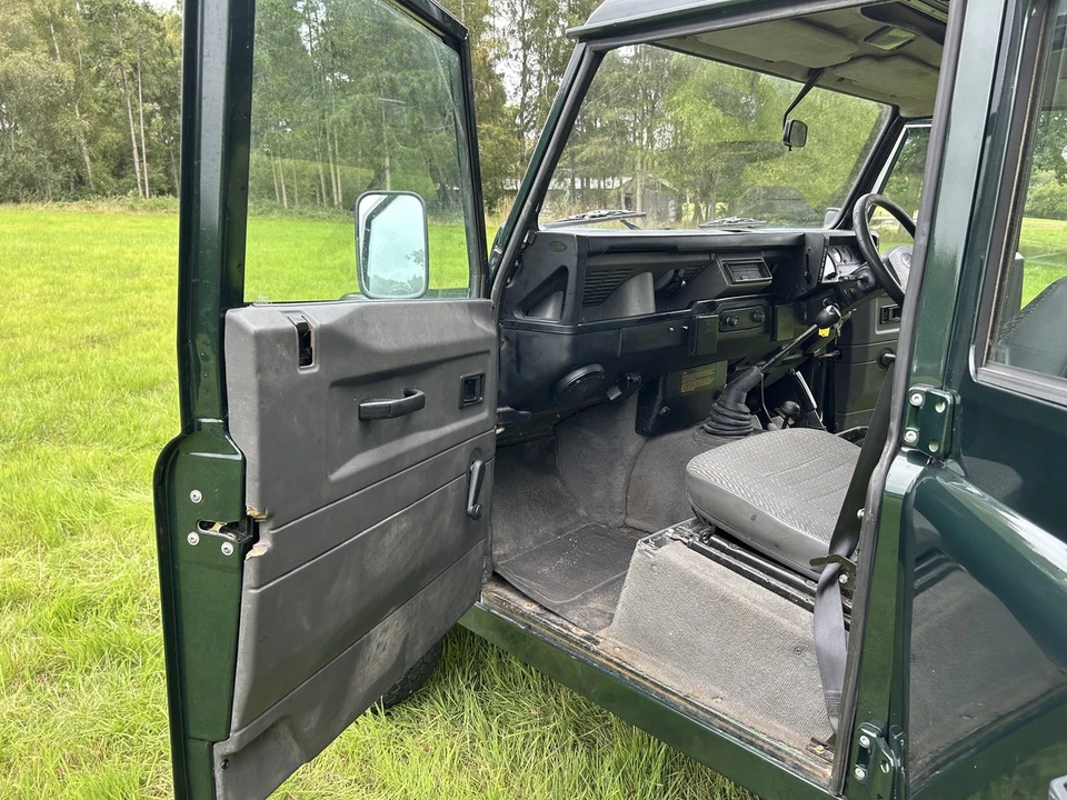 1997 Land Rover Defender 110 - Image 12 of 30