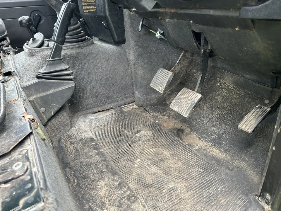 1997 Land Rover Defender 110 - Image 17 of 30