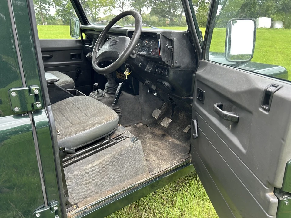 1997 Land Rover Defender 110 - Image 24 of 30