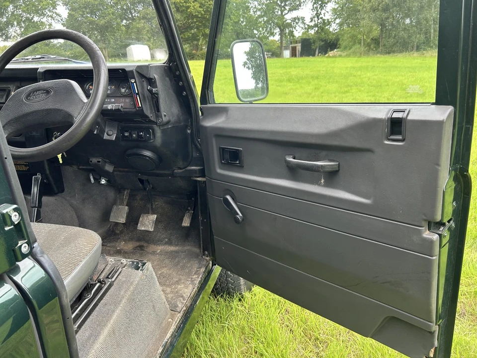 1997 Land Rover Defender 110 - Image 23 of 30