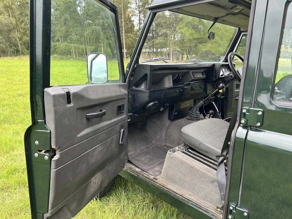 1997 Land Rover Defender 110 - Image 13 of 30