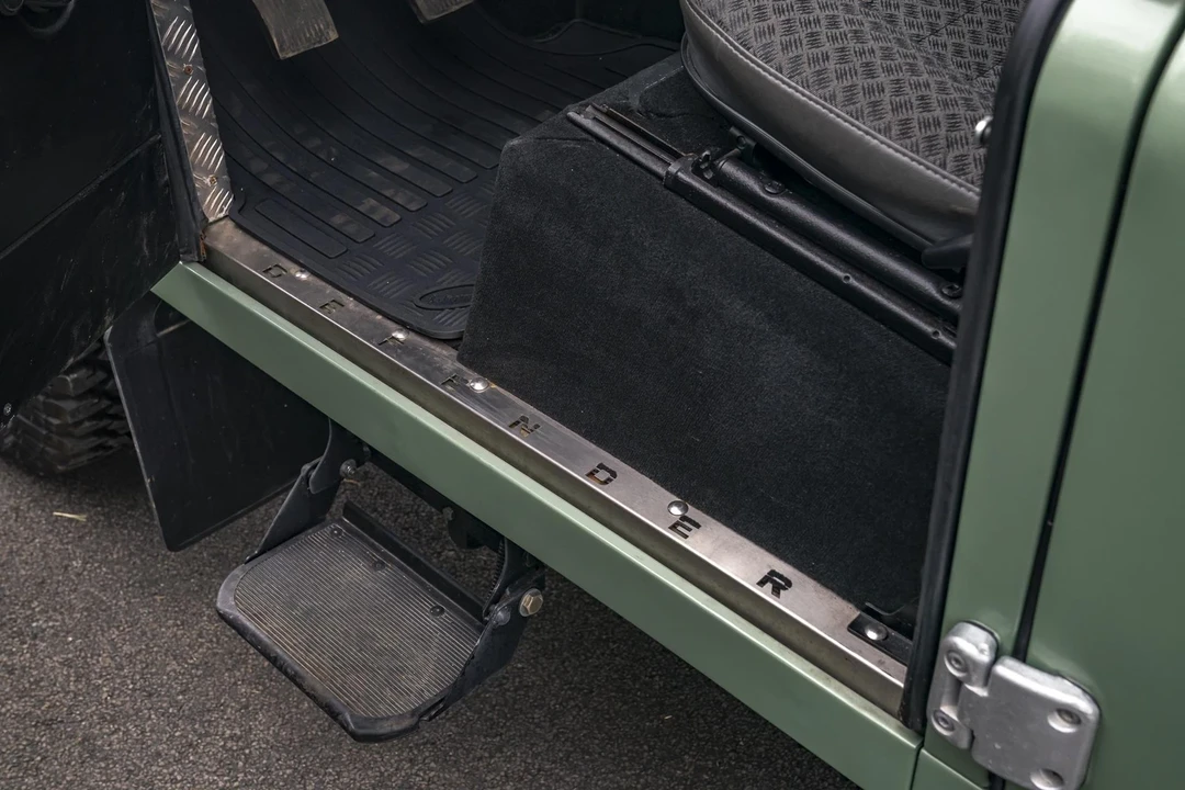 1997 Land Rover Defender 110 - Image 14 of 21