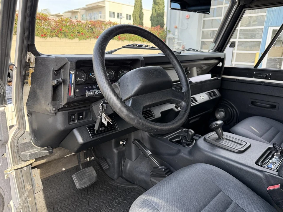 1997 Land Rover Defender - Image 7 of 17