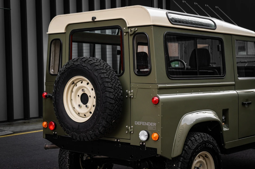 1997 Land Rover Defender - Image 9 of 31