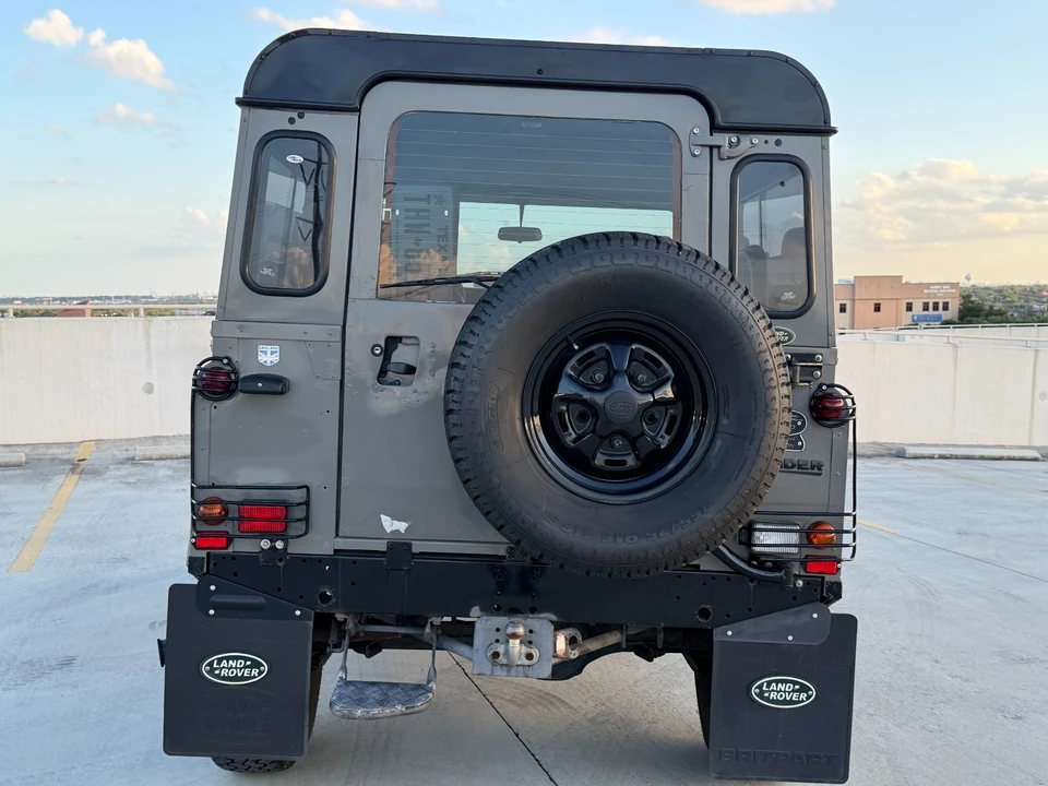 1997 Land Rover Defender - Image 9 of 31