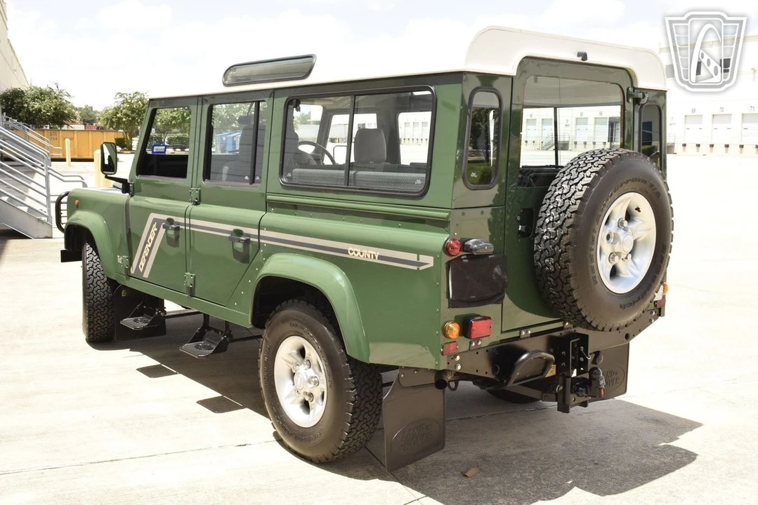 1997 Land Rover Defender 110 - Image 9 of 21