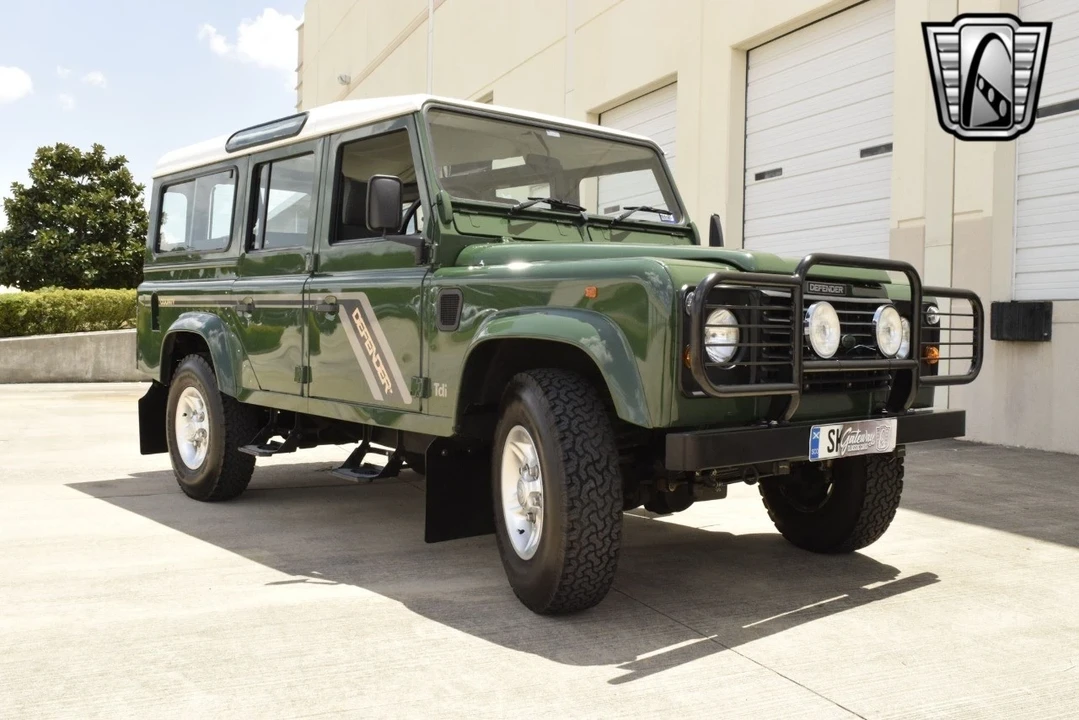 1997 Land Rover Defender - Image 8 of 12