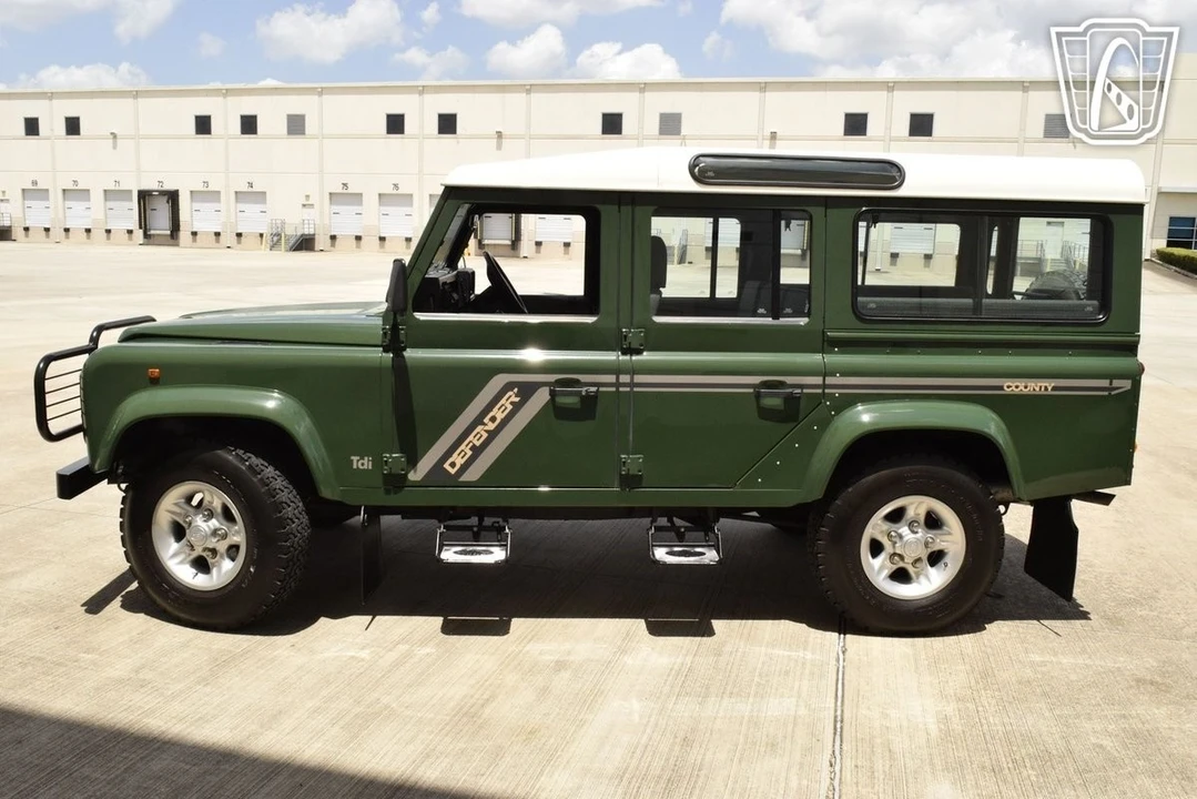 1997 Land Rover Defender 110 - Image 5 of 21