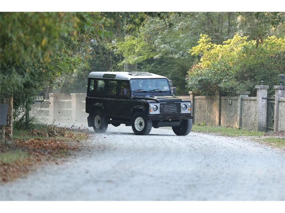 1997 Land Rover Defender 110 - Image 6 of 24