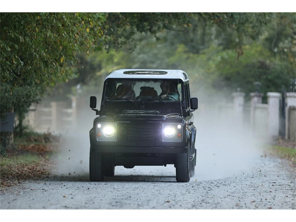 1997 Land Rover Defender 110 - Image 5 of 24